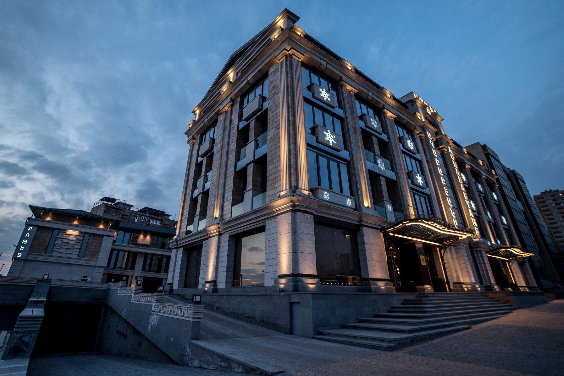 Aghababyan'S Hotel Jerevan Eksteriør bilde The headquarters of the National Bank of Georgia
