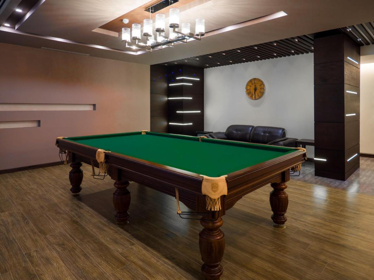 Aghababyan'S Hotel Jerevan Eksteriør bilde A pool table