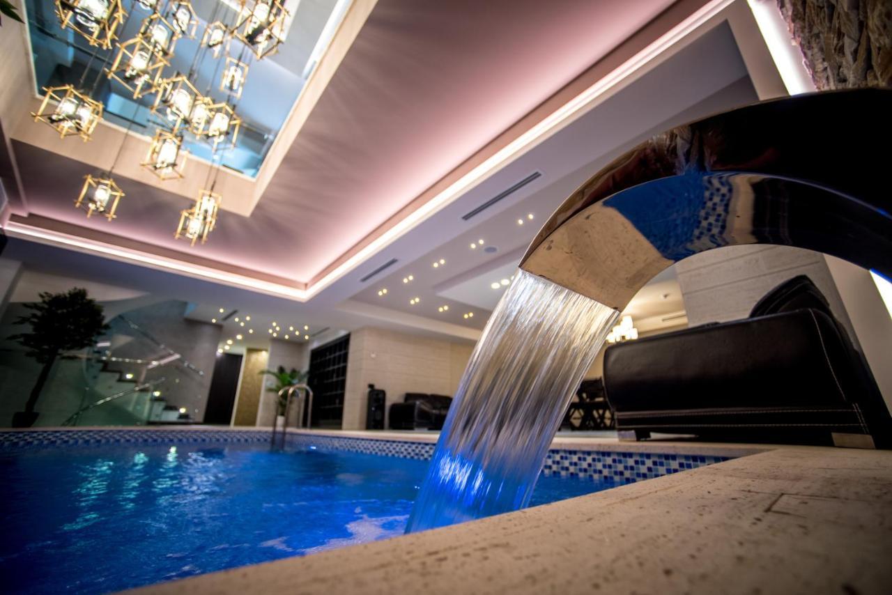 Aghababyan'S Hotel Jerevan Eksteriør bilde The pool at the hotel