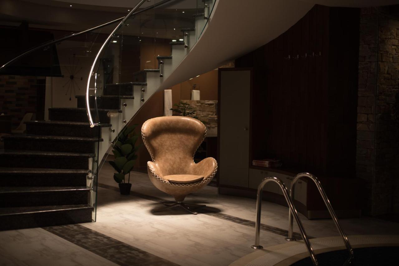 Aghababyan'S Hotel Jerevan Eksteriør bilde The Egg Chair