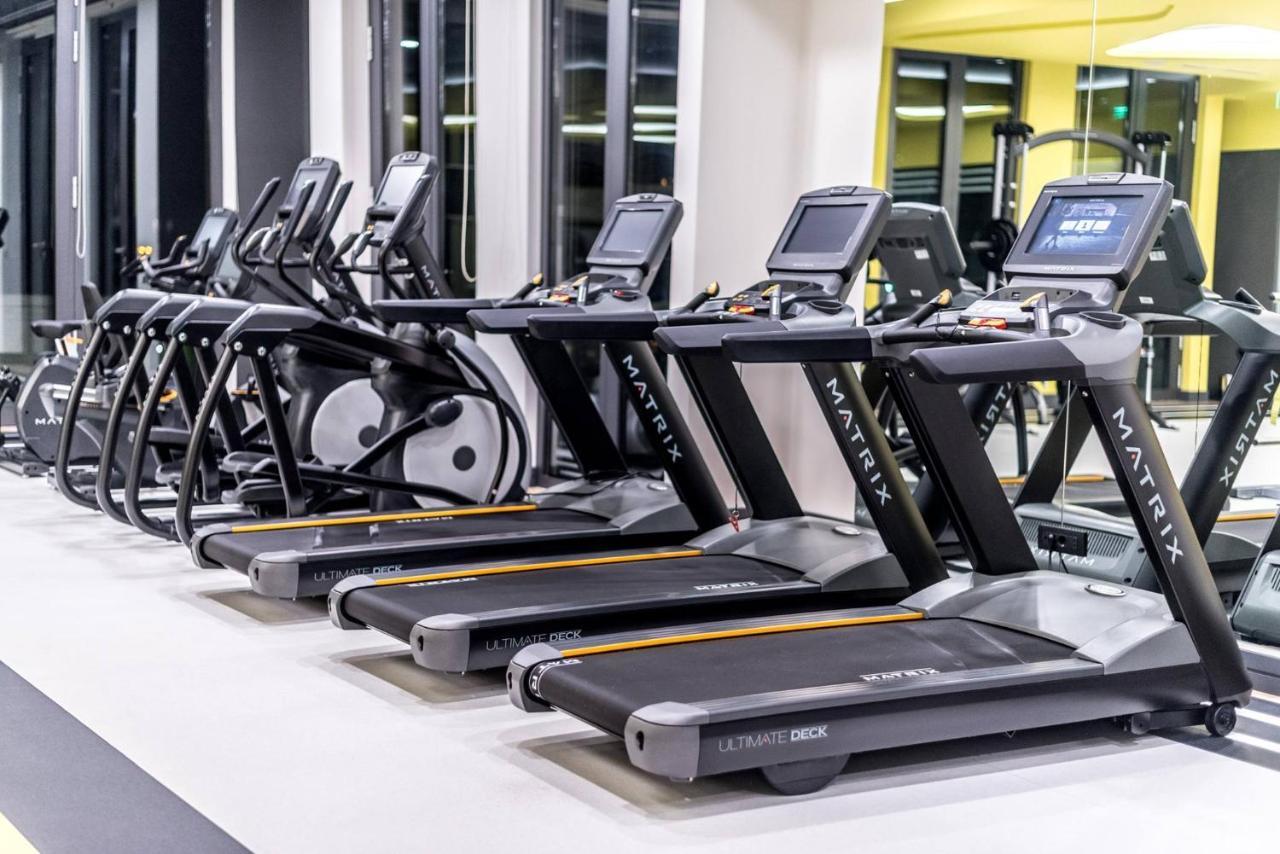 Aghababyan'S Hotel Jerevan Eksteriør bilde Treadmills in a gym
