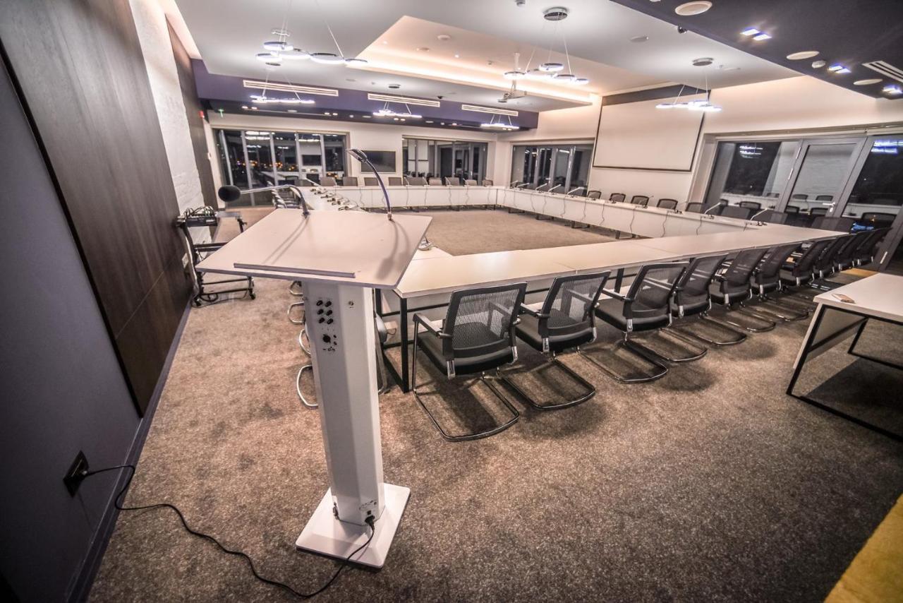 Aghababyan'S Hotel Jerevan Eksteriør bilde The meeting room of the National Assembly of the Republic of the Congo